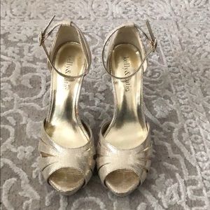 Gold dress shoe - size 6